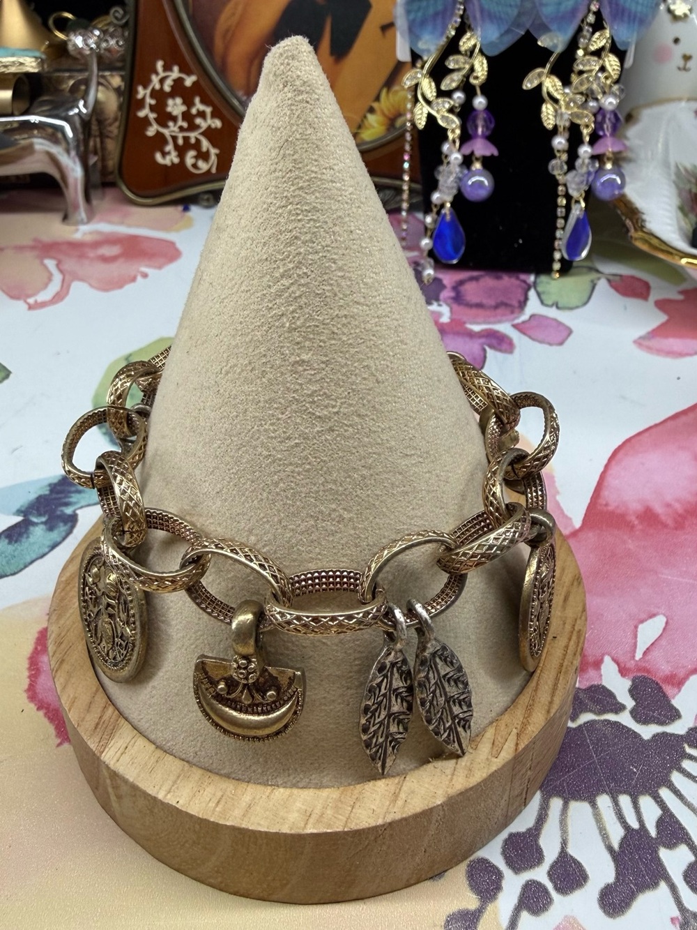 Vintage Lucky Brand Gold-Tone Charm Link Bracelet 8” Toggle Clasp